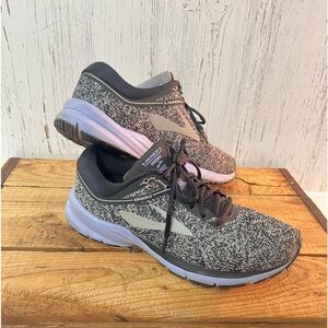 Brooks launchs athletic shoes 10.5